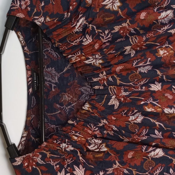 Lucky Brand Floral Print Pleated V Neck Women’s Medium 3/4 Sleeve Blue & Red - Picture 2 of 8
